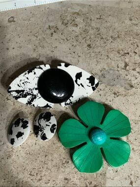 Vintage wooden pins and earrings